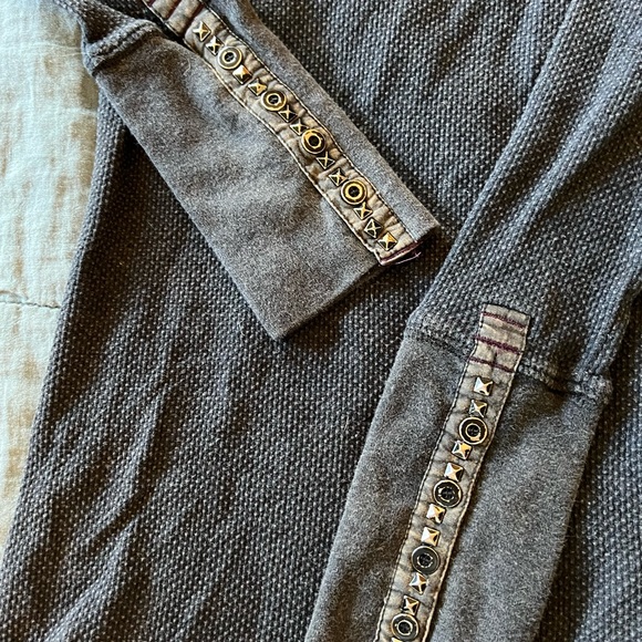 Free People Waffle Shirt Stud Sleeves Bella Swan - Picture 4 of 5